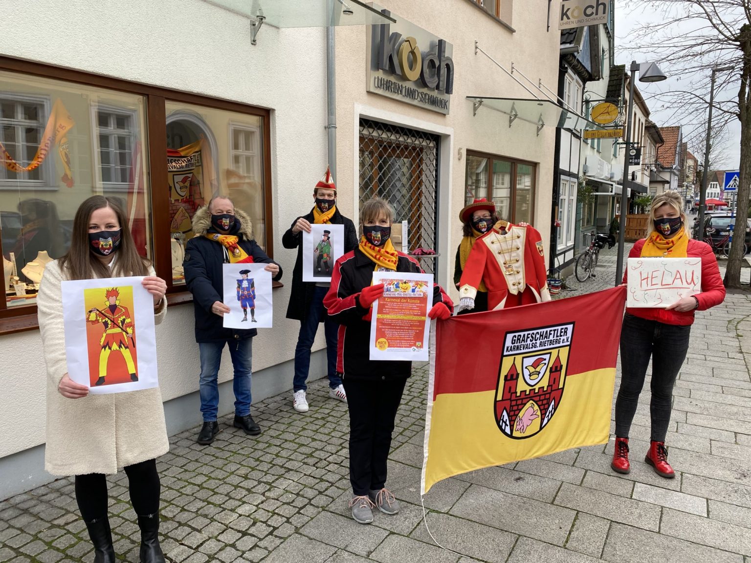 Foto: Julia Wittreck, Peter Milsch (beide Stadtmarketing Rietberg GmbH) und von den Grafschaftlern Thomas Hildebrandt, Bettina Hüllmann, Ruth Krüger und die amtierende Prinzessin Karin I. Lummer (von links) freuen sich auf viele bunte Bilder und Masken. Foto: Stadt Rietberg.